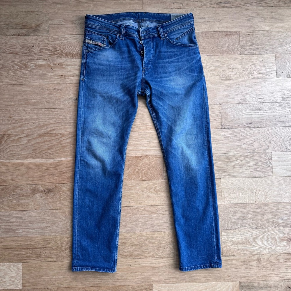 Diesel Denim. Belther model slim/straight cut. Size: 33/32. Blue.